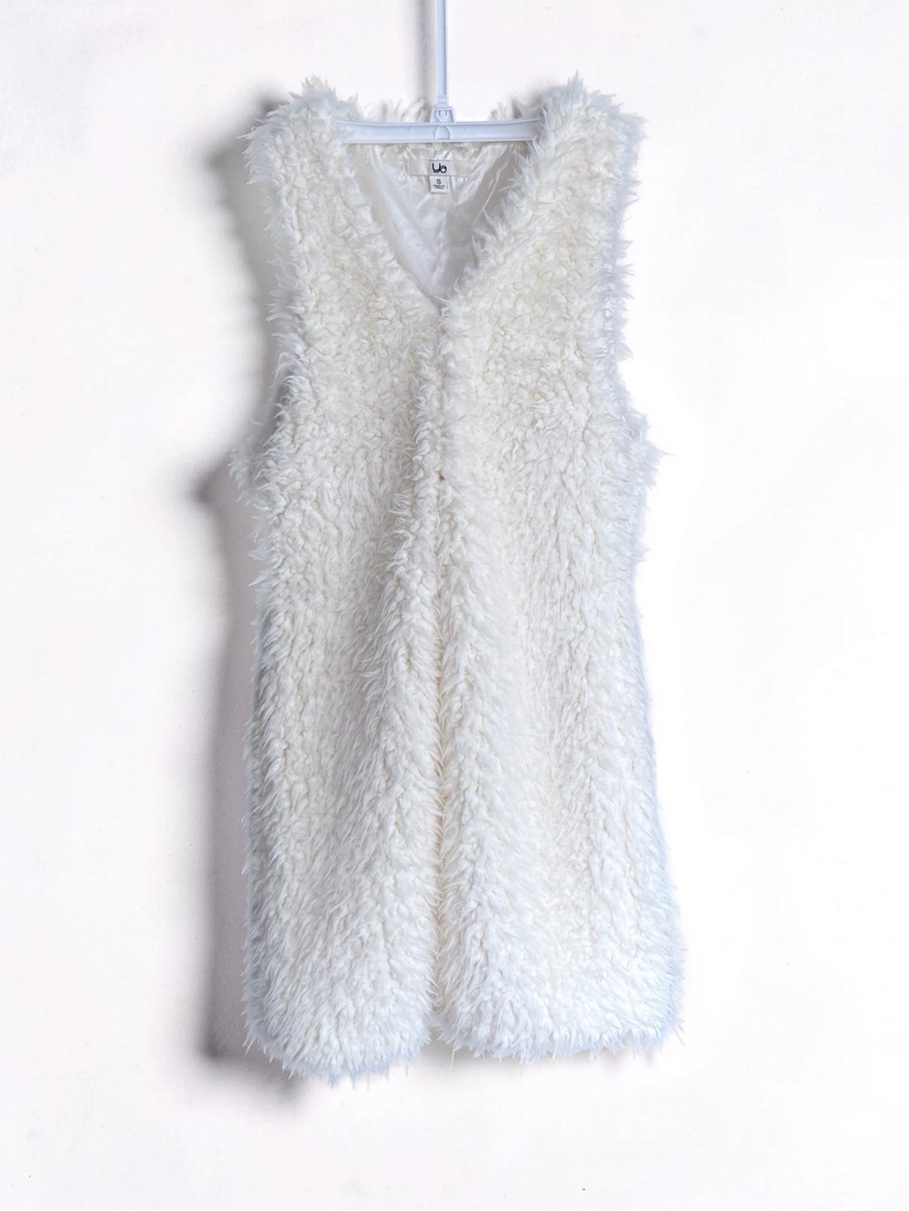 Ya Los Angeles Cream Faux Fur Sleeveless Vest